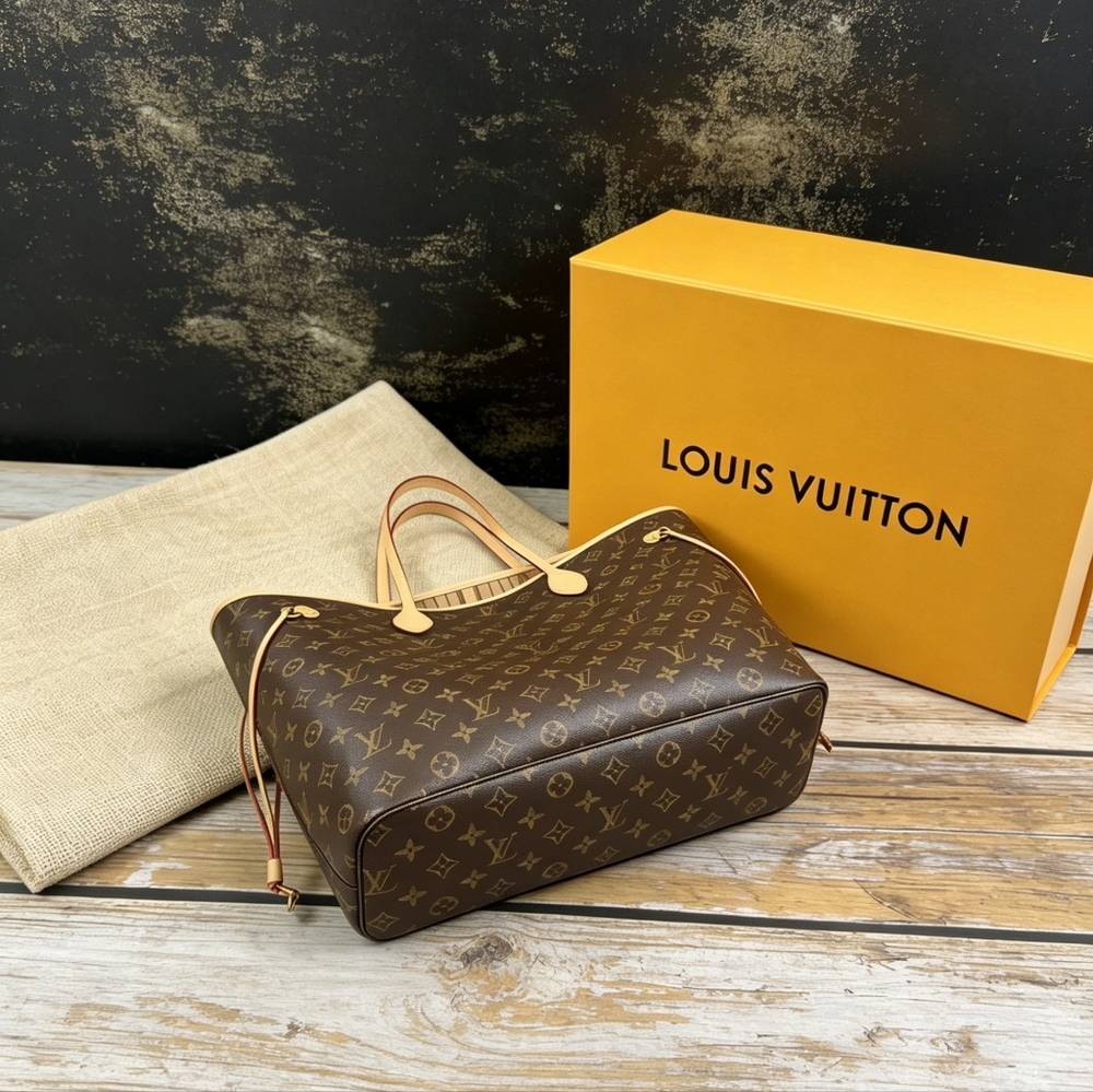 Louis Vuitton Neverfull GM Bag - Picture 4 of 6